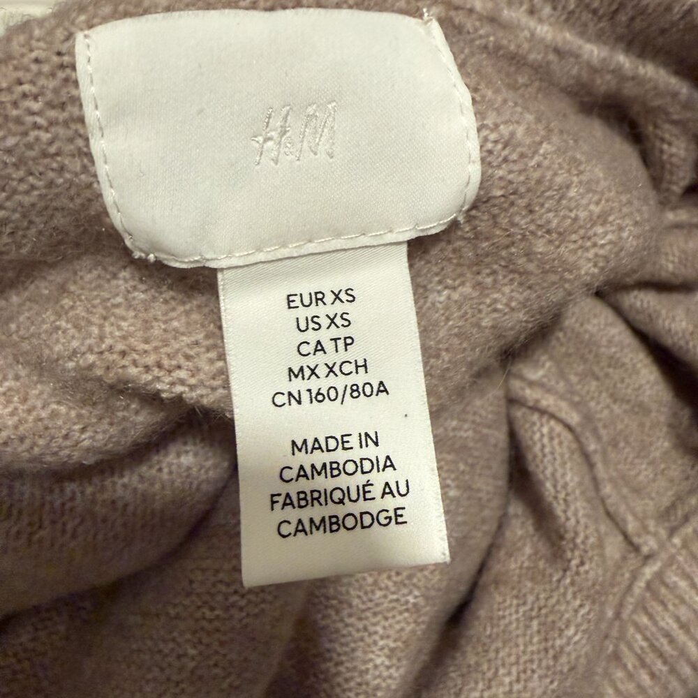 H&M Beige Off-Shoulder Long Sleeve Knit Dress - Picture 2 of 2